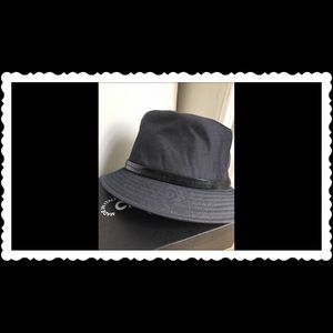 BURBERRY HAT: with TAG
